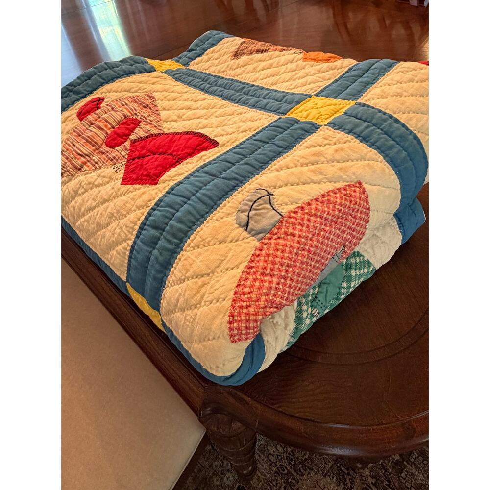 Vintage Sunbonnet Sue Quilt  Handmade Family Heirloom  62” x 75”